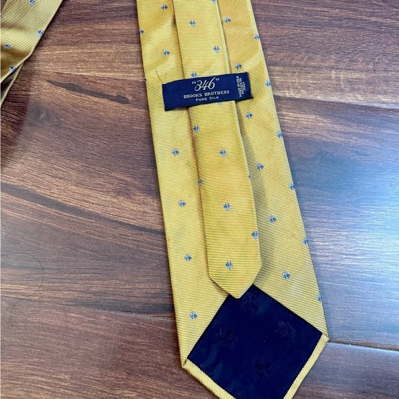 BROOKS BROTHERS “346” Pure Silk Gold and Blue Classic Tie - Picture 3 of 8